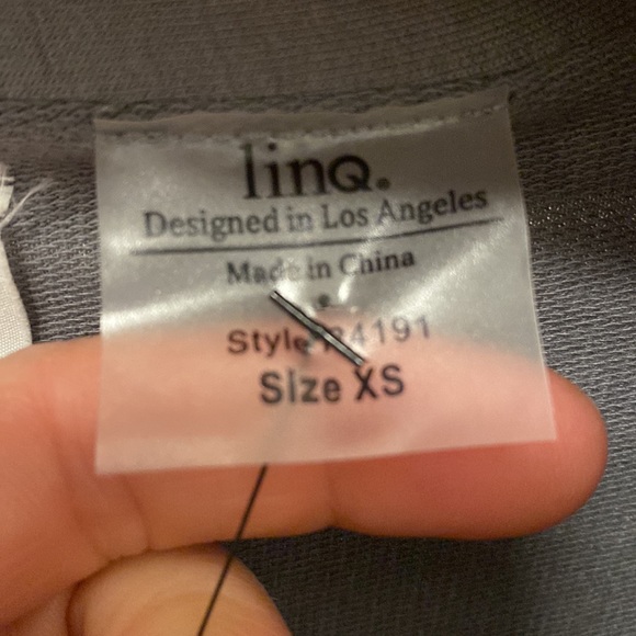 Linq - designed in LA - over the bottom shirt/ sweater - Picture 4 of 13
